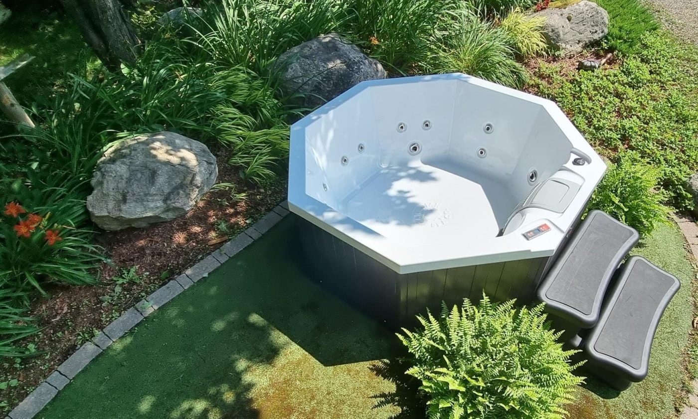 Canadian Spa Muskoka 14 Jet 6 Person Hot Tub - Image 8
