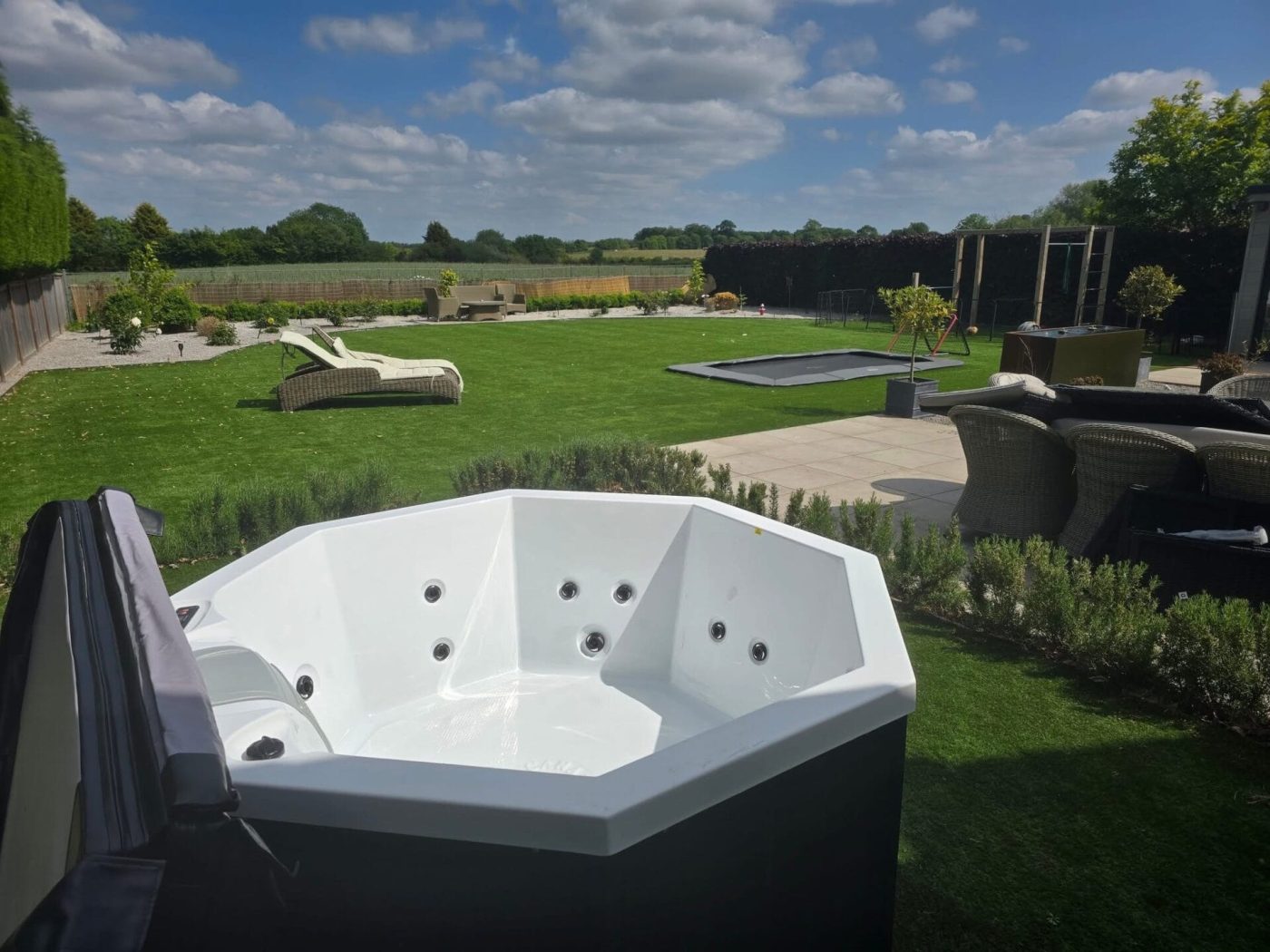 Canadian Spa Muskoka 14 Jet 6 Person Hot Tub - Image 10